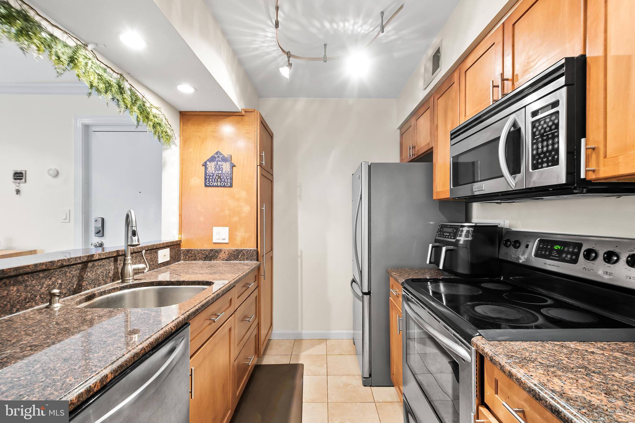 5806 Royal Ridge Drive, Unit F Springfield, VA 22152 - Photo 13 of 25