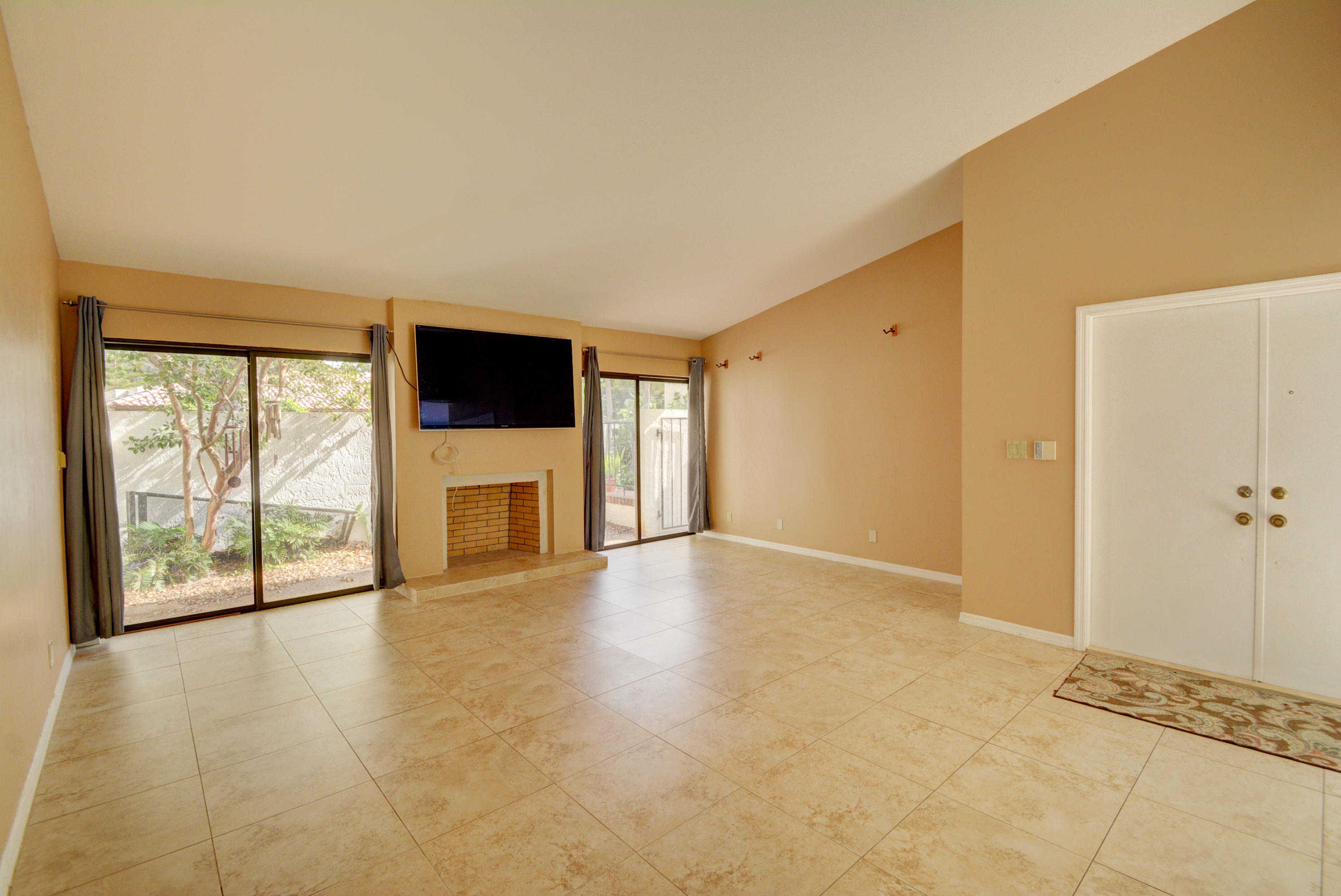 6730 Lago Vista Terrace Boca Raton, FL 33433 - Photo 13 of 41 Living Room