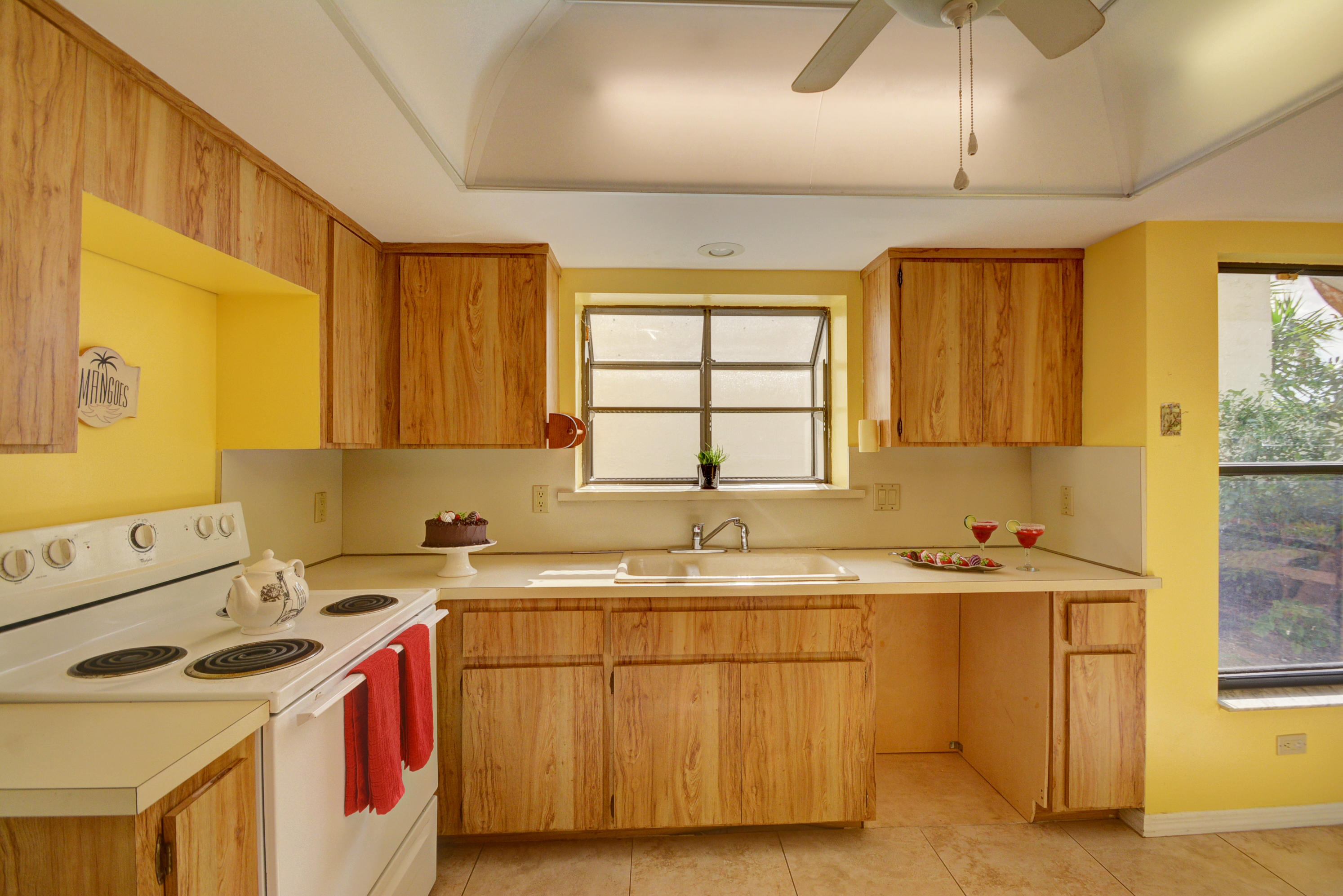 6730 Lago Vista Terrace Boca Raton, FL 33433 - Photo 22 of 41 Kitchen