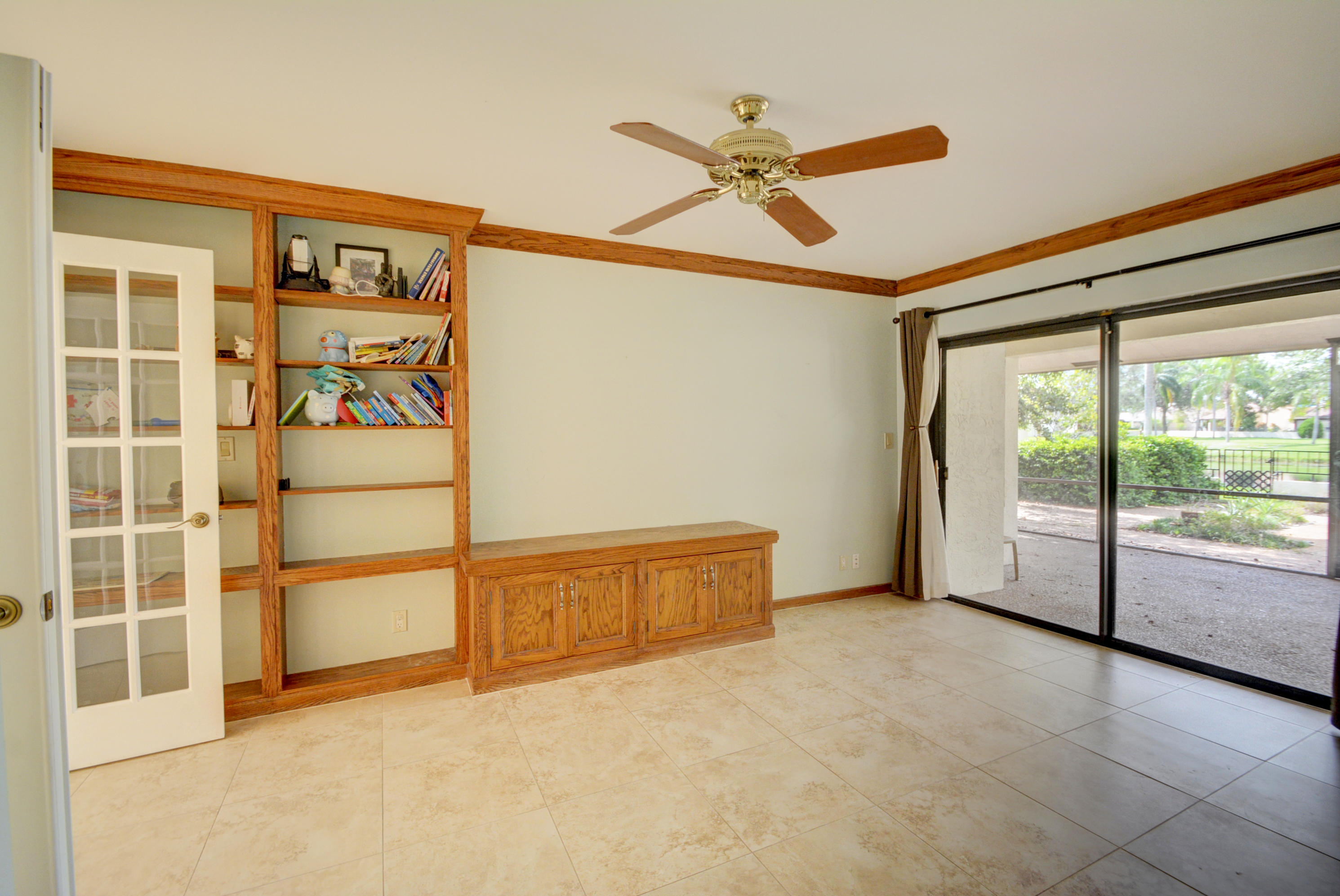 6730 Lago Vista Terrace Boca Raton, FL 33433 - Photo 32 of 41 Built in's