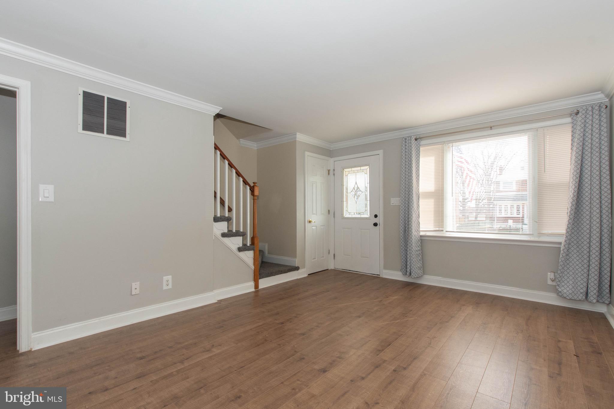 738 Aldworth Road Baltimore, MD 21222 - Photo 4 of 35 Living room
