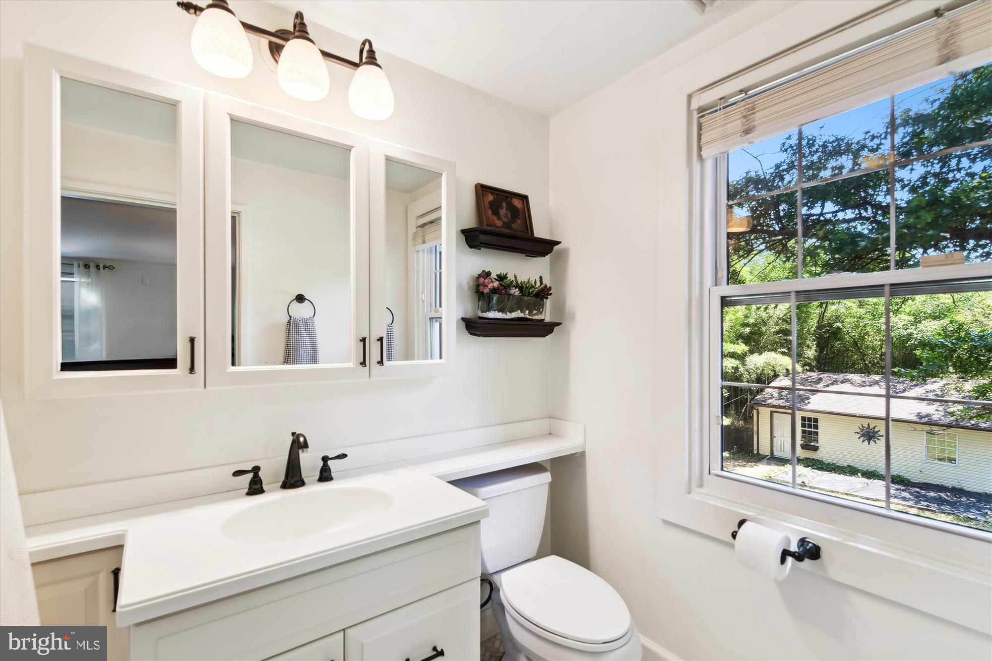 201 Cedarcroft Road Baltimore, MD 21212 - Photo 38 of 88 Full Bath #1: Primary Bath En Suite