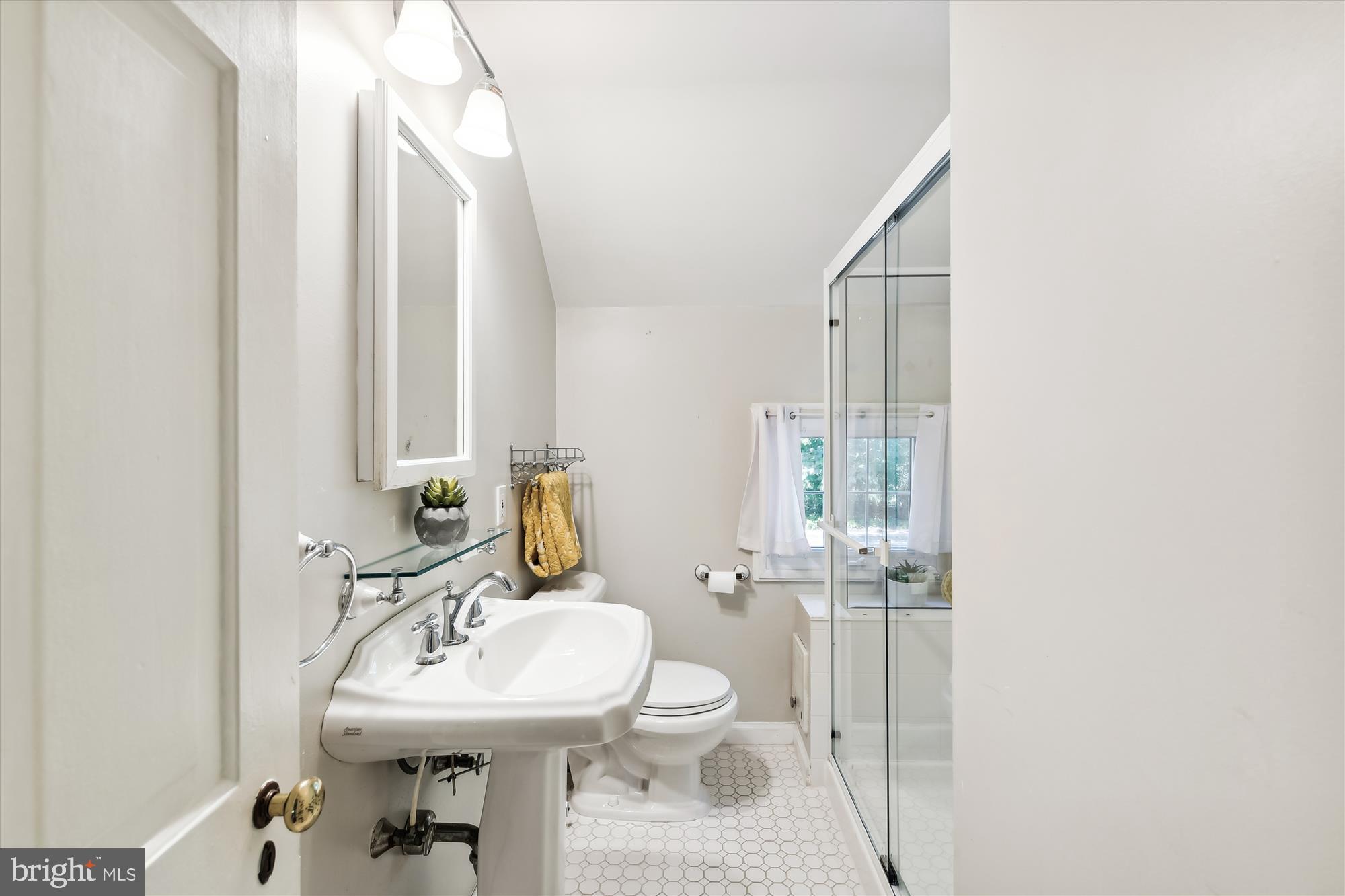 201 Cedarcroft Road Baltimore, MD 21212 - Photo 41 of 88 Full Bath #2: Hallway Full Bath