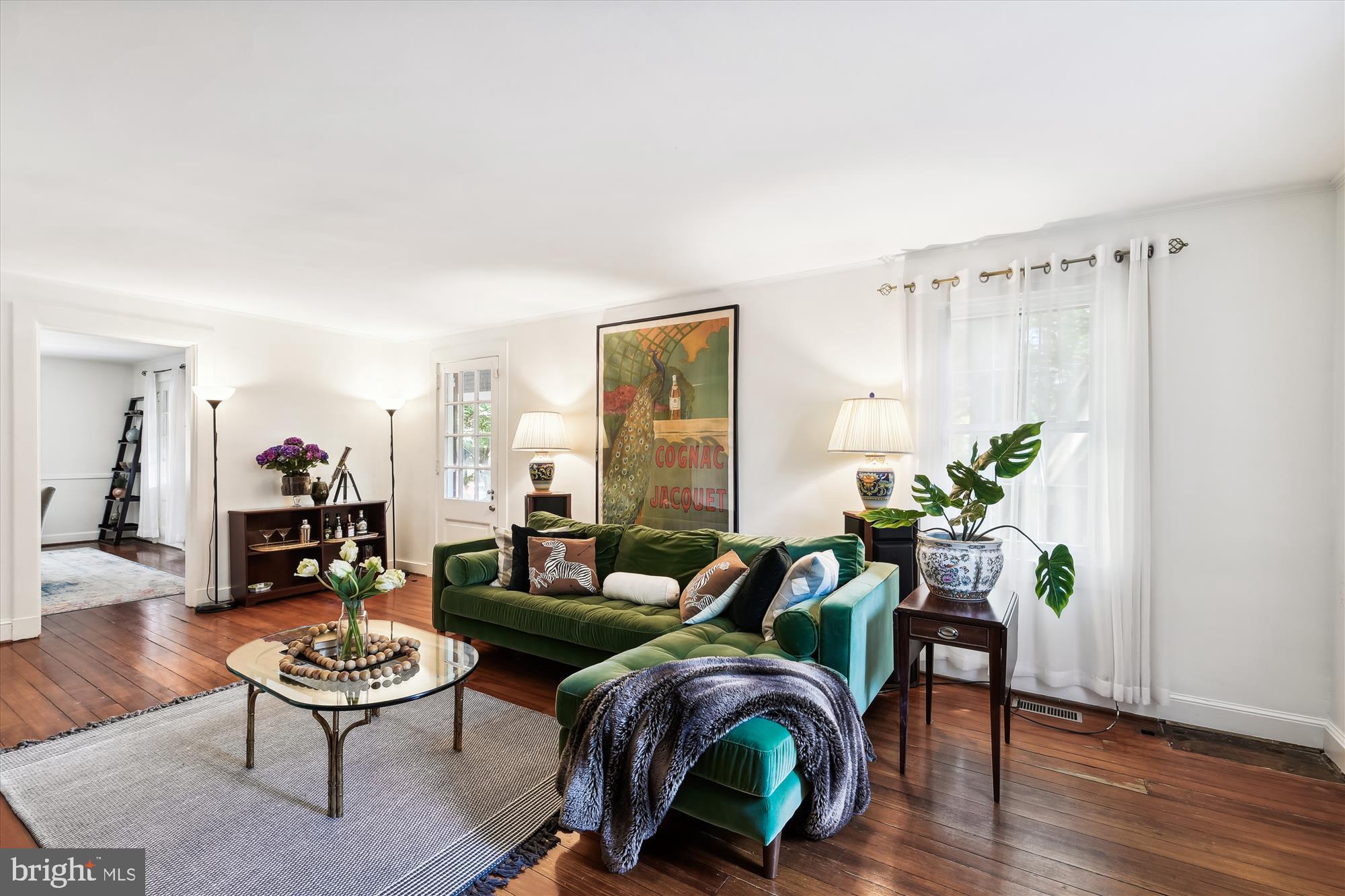 201 Cedarcroft Road Baltimore, MD 21212 - Photo 9 of 88 Living Room with lots of light!