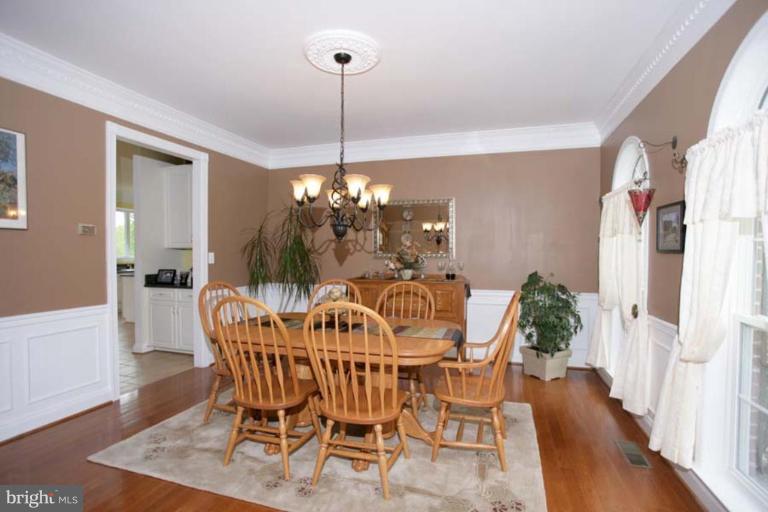 8500 Churchill Downs Road Gaithersburg, MD 20882 - Photo 8 of 30 Dining Room