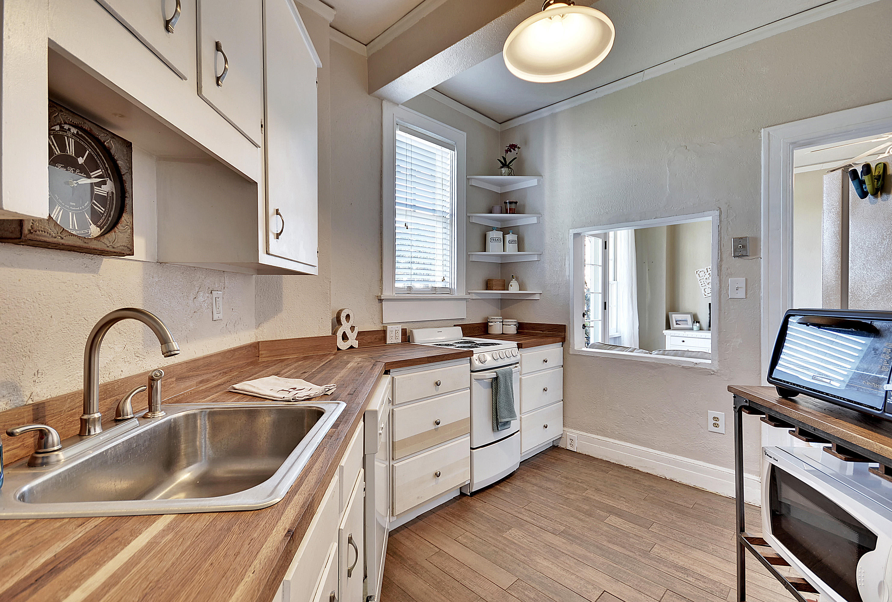 63 Rutledge Avenue, Unit 20 Charleston, SC 29401 - Photo 6 of 15 Full Kitchen