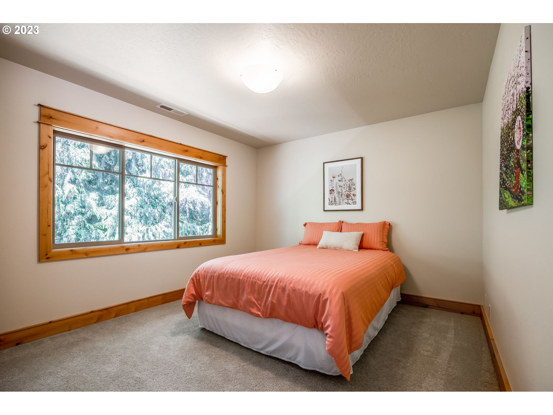 40091 Deerhorn Road Springfield, OR 97478 - Photo 36 of 46 a bedroom with a bed and window