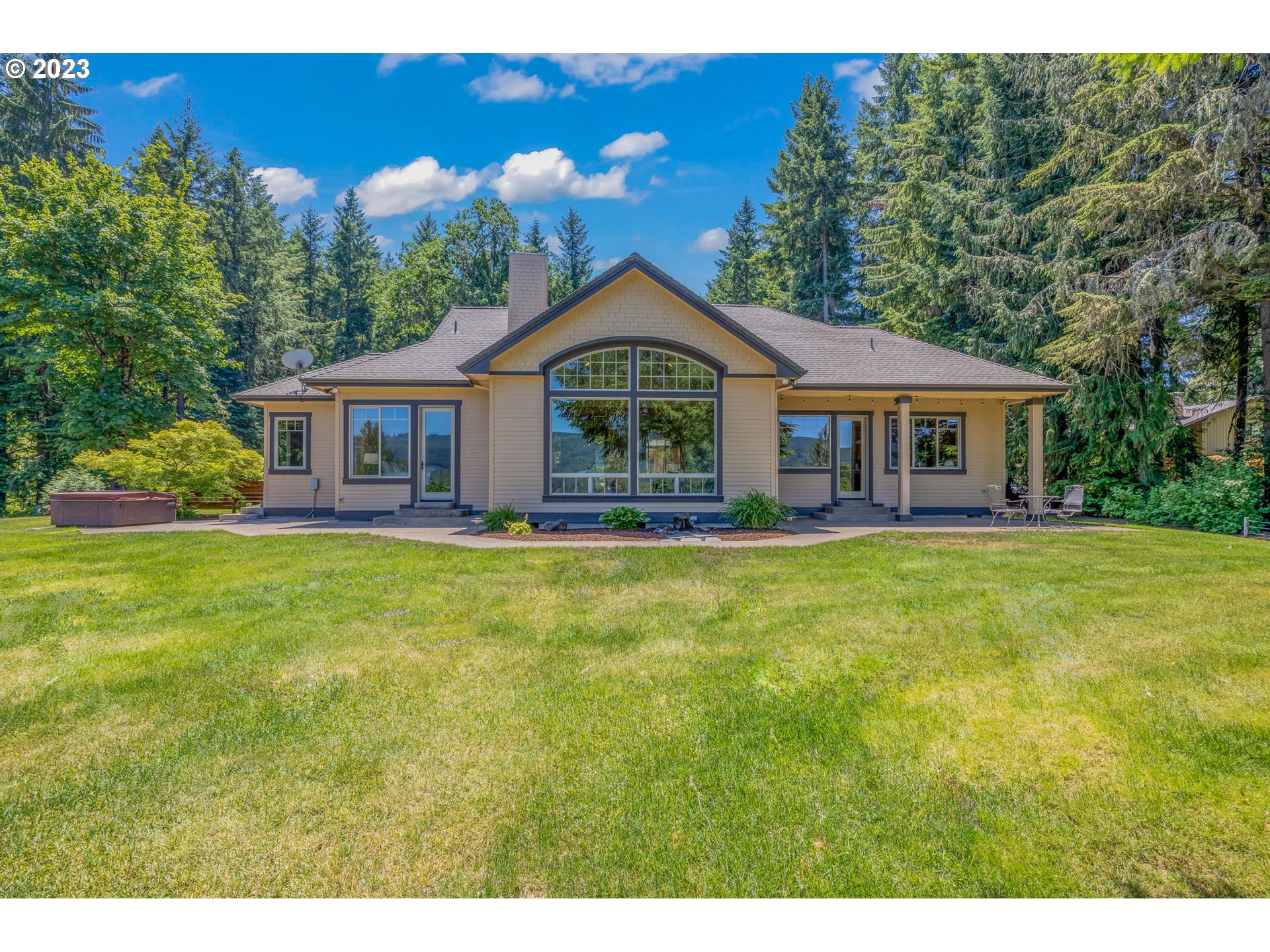 40091 Deerhorn Road Springfield, OR 97478 - Photo 44 of 46 a front view of a house with a garden