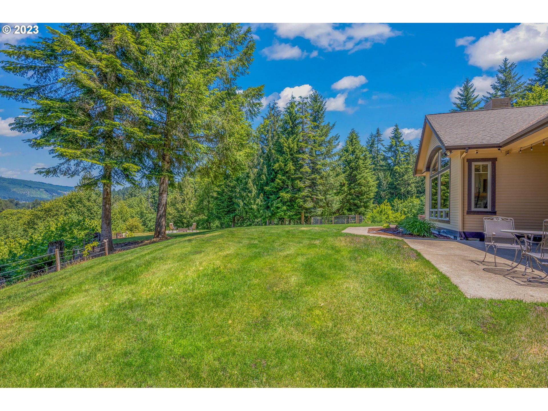 40091 Deerhorn Road Springfield, OR 97478 - Photo 45 of 46 a view of a backyard with a garden
