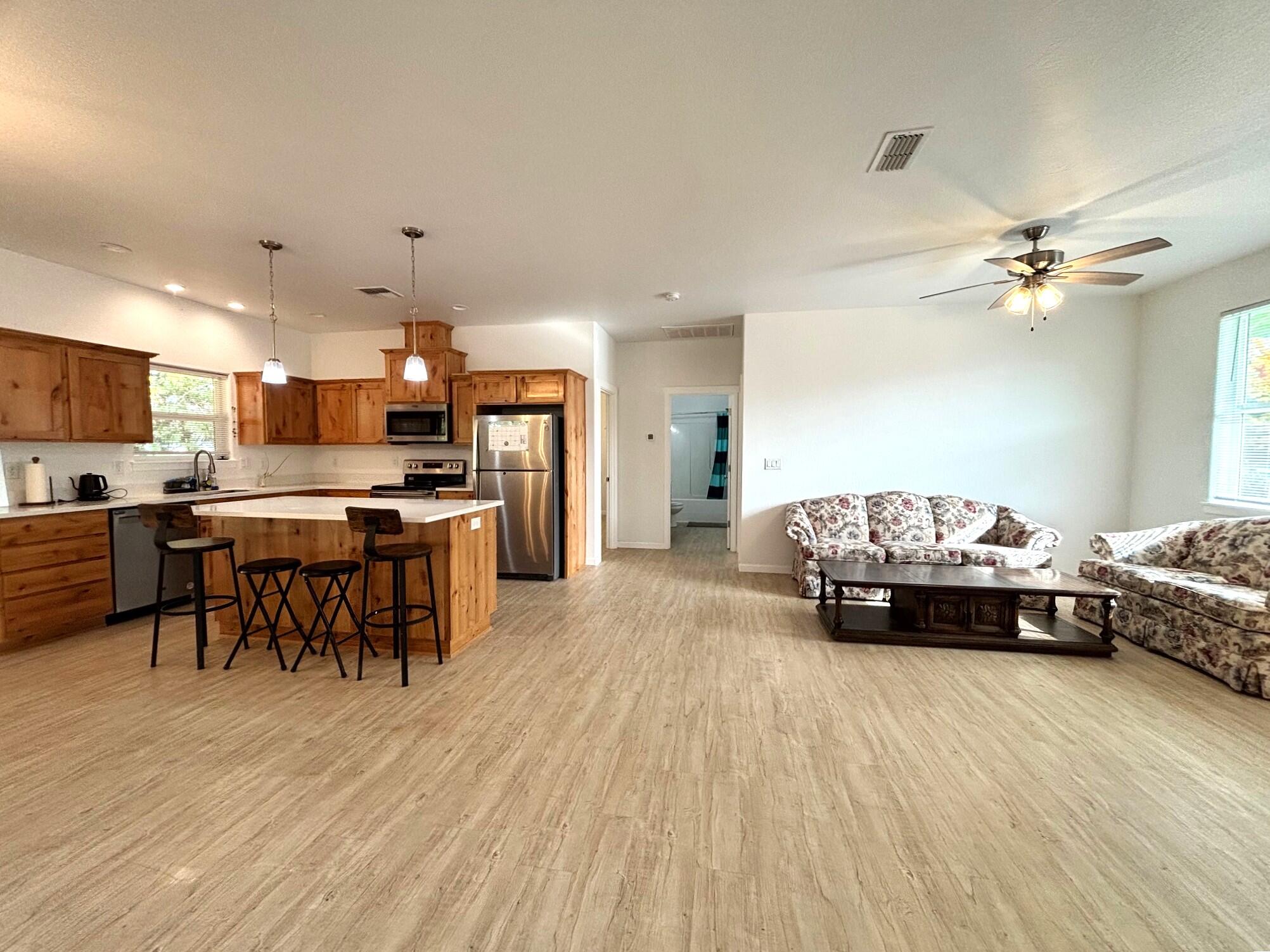 4059 Fern Valley Road Medford, OR 97504 - Photo 4 of 33 Living-kitechen-dining 1