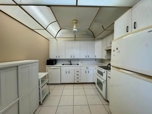 $1,600 | 4019 Lincoln A, Boca Raton, FL 33434