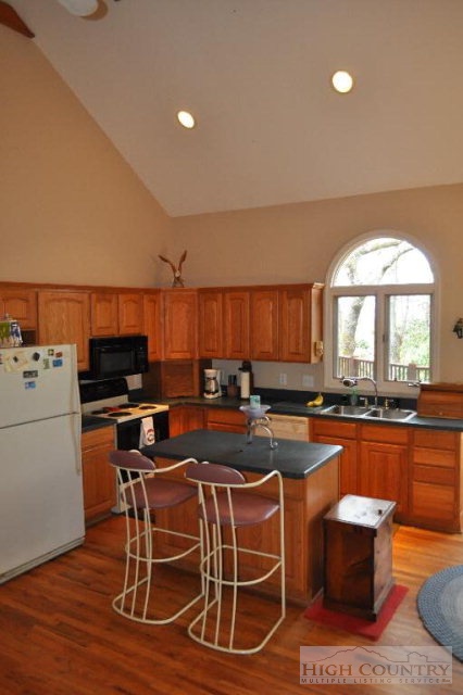 875 Pine Hill Road Boone, NC 28607 - Photo 4 of 38 Gallery Image 4