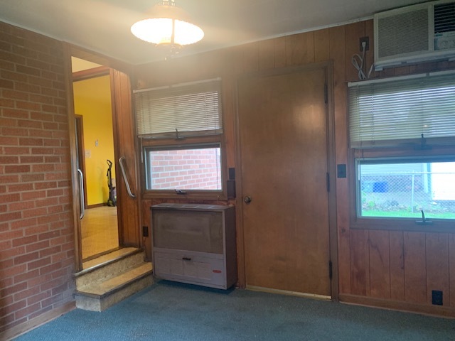 321 East Washington Street Ottawa, IL 61350 - Photo 11 of 20 a view of an entryway with a window