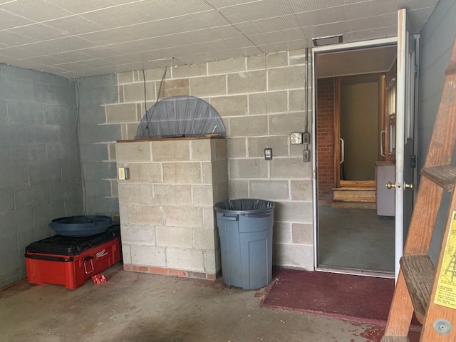 321 East Washington Street Ottawa, IL 61350 - Photo 12 of 20 a bathroom with a shower