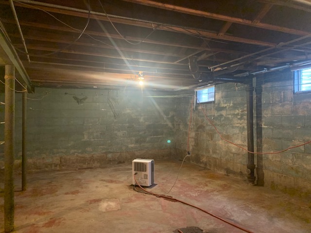321 East Washington Street Ottawa, IL 61350 - Photo 15 of 20 a bathroom with a shower