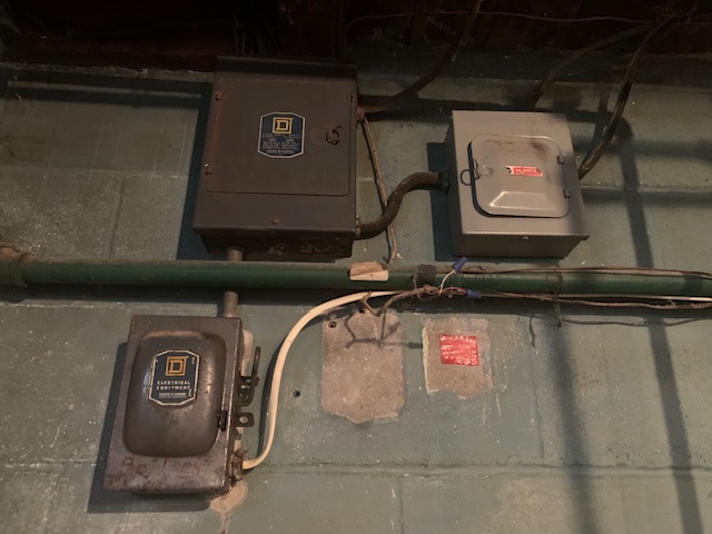 321 East Washington Street Ottawa, IL 61350 - Photo 17 of 20 a close view of sink gate