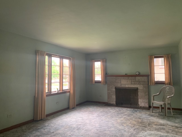 321 East Washington Street Ottawa, IL 61350 - Photo 3 of 20 an empty room with furniture and a fireplace