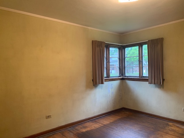 321 East Washington Street Ottawa, IL 61350 - Photo 10 of 20 an empty room with wooden floor and windows