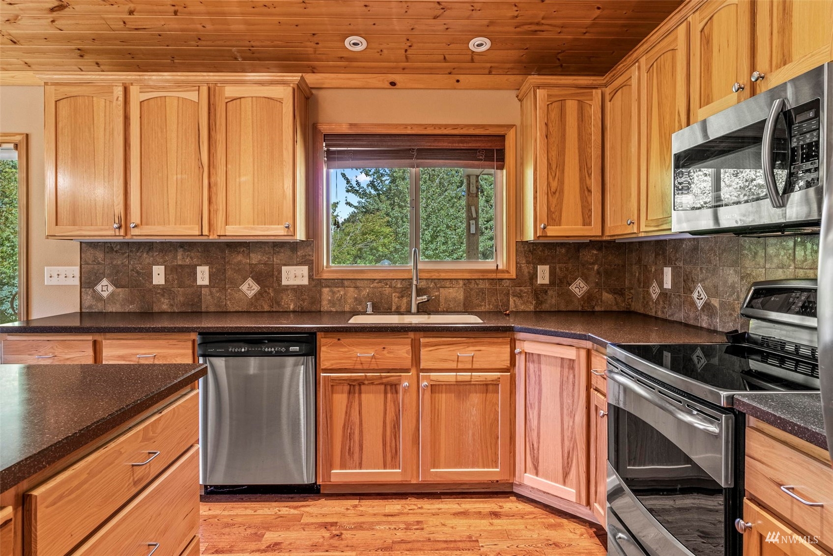 241 Puma Road Longview, WA 98632 - Photo 11 of 24 a kitchen with stainless steel appliances granite countertop a sink stove and cabinets