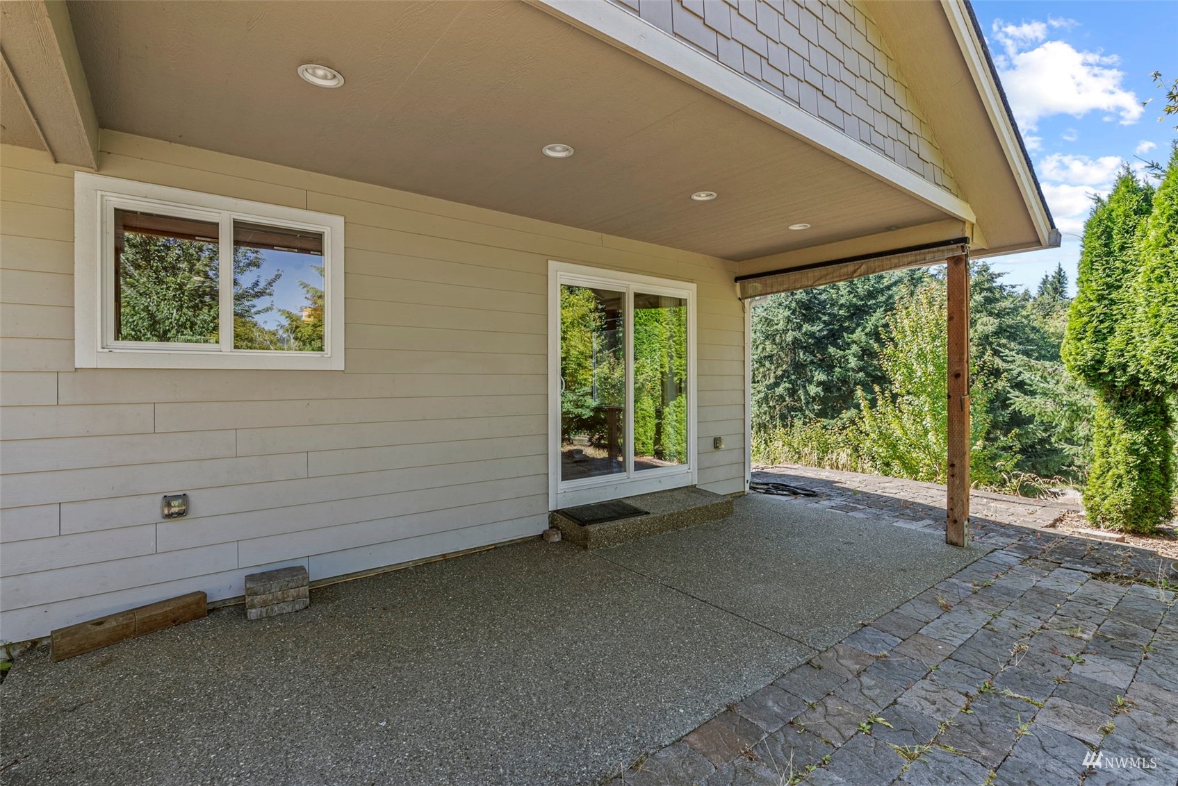 241 Puma Road Longview, WA 98632 - Photo 19 of 24 a view of an empty room with a window and balcony