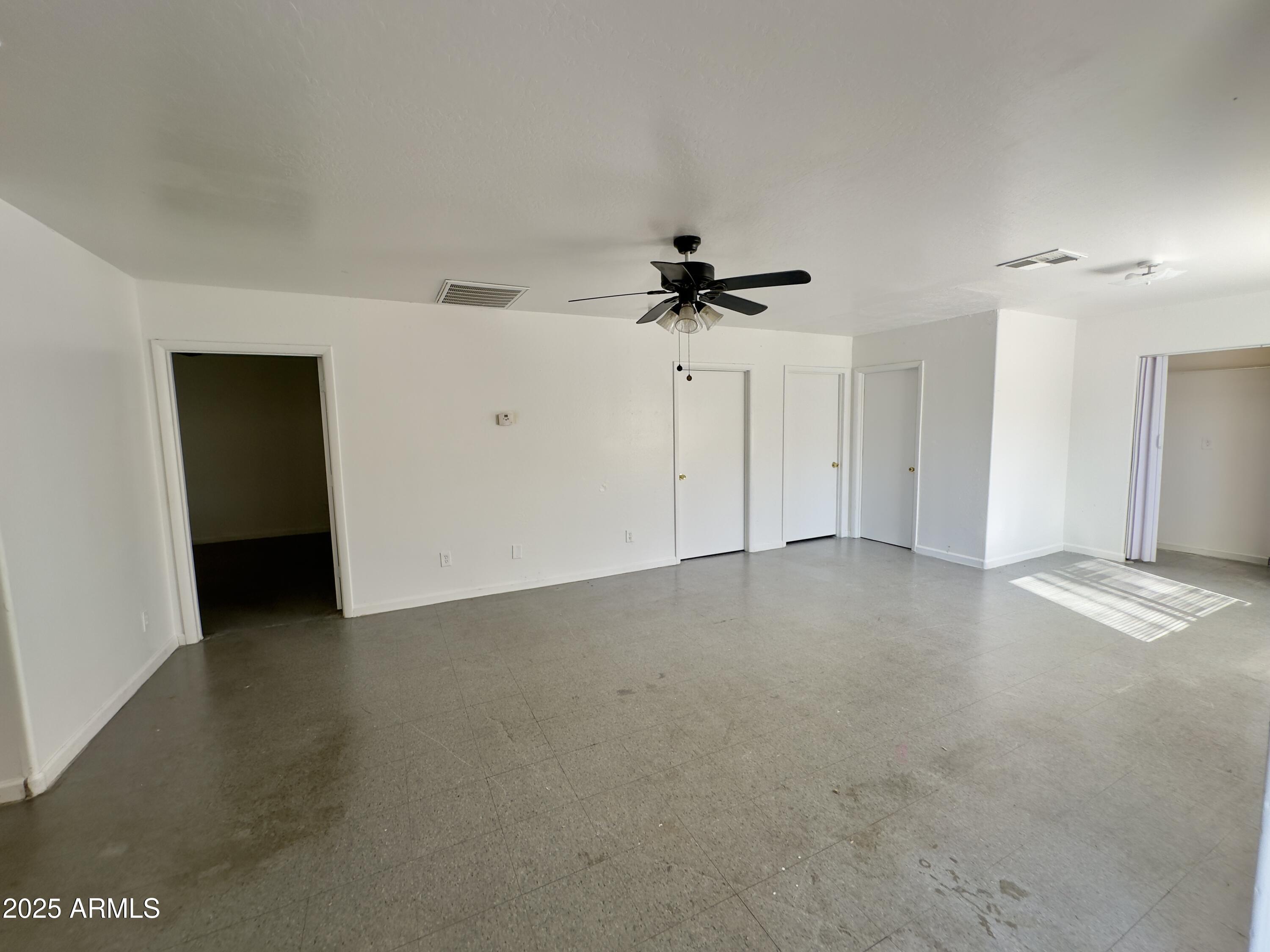 1224 East Apache Street, Unit 2 Phoenix, AZ 85034 - Photo 6 of 17 a view of empty room with a ceiling fan