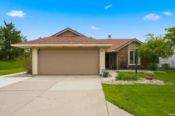 $255,000 | 2931 Wood Knoll Lane, Fort Wayne, IN 46804
