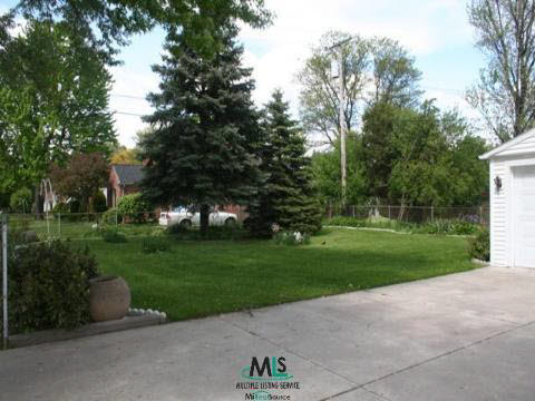 2524 West Webster Road Royal Oak, MI 48073 - Photo 4 of 12 491728-3.JPG