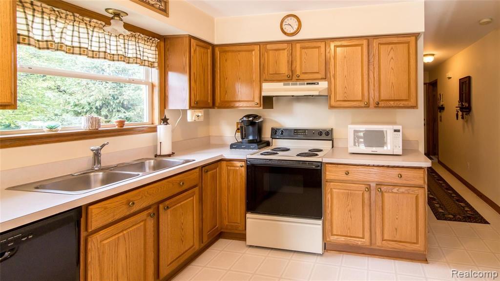 8918 Buchanan Road Brighton, MI 48116 - Photo 19 of 30
