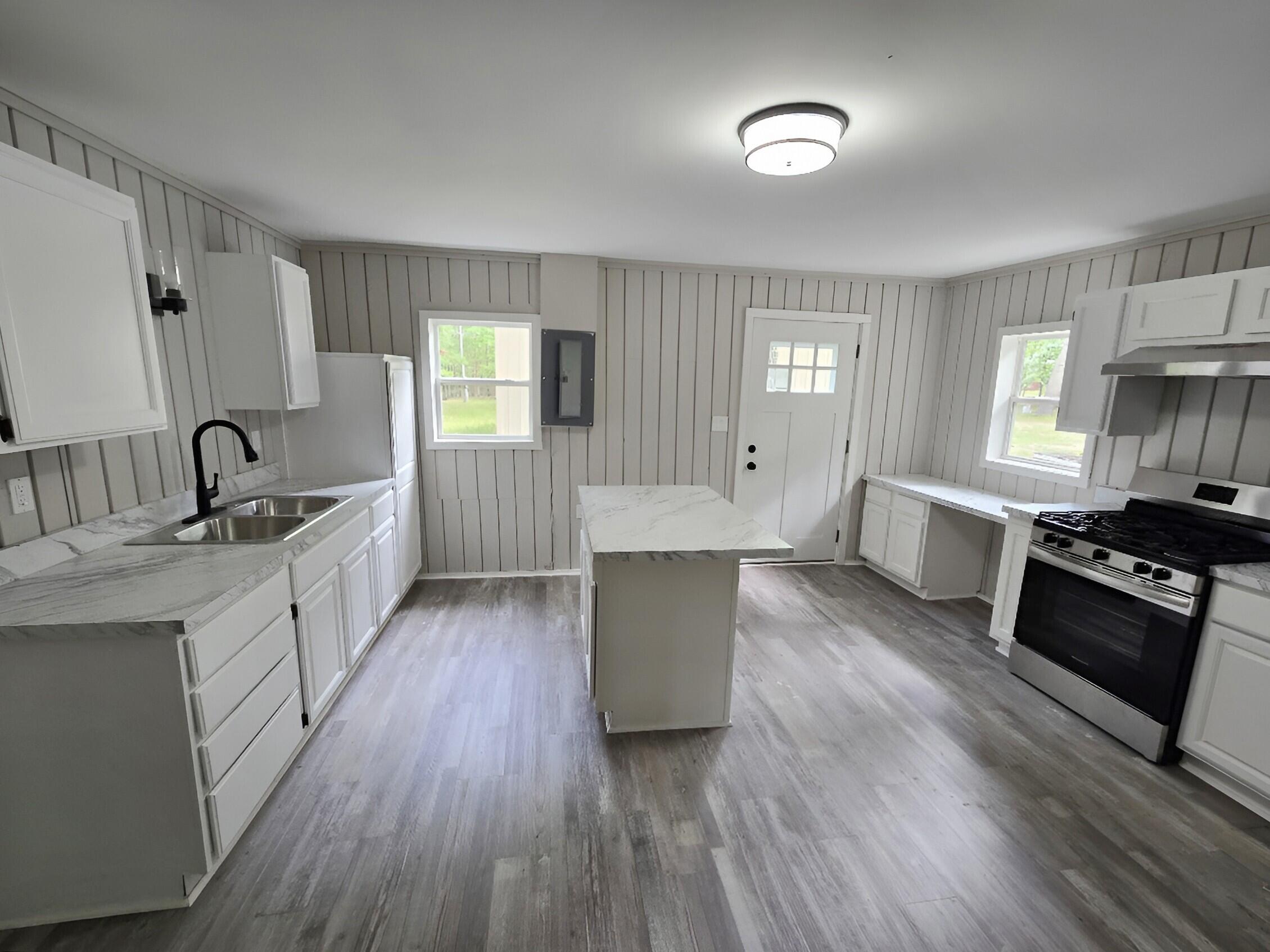 9071 South Crabapple Road Baldwin, MI 49304 - Photo 2 of 10 kitchen