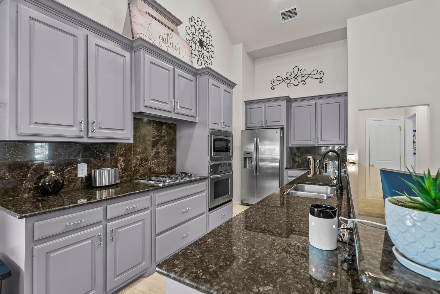 10508 Elgin Avenue Lubbock, TX 79423 - Photo 10 of 29 a kitchen with cabinets appliances and a counter space