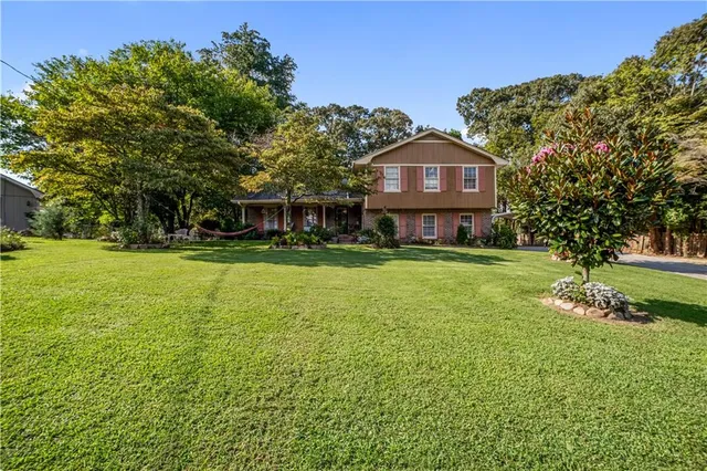 a view of a house with a yard