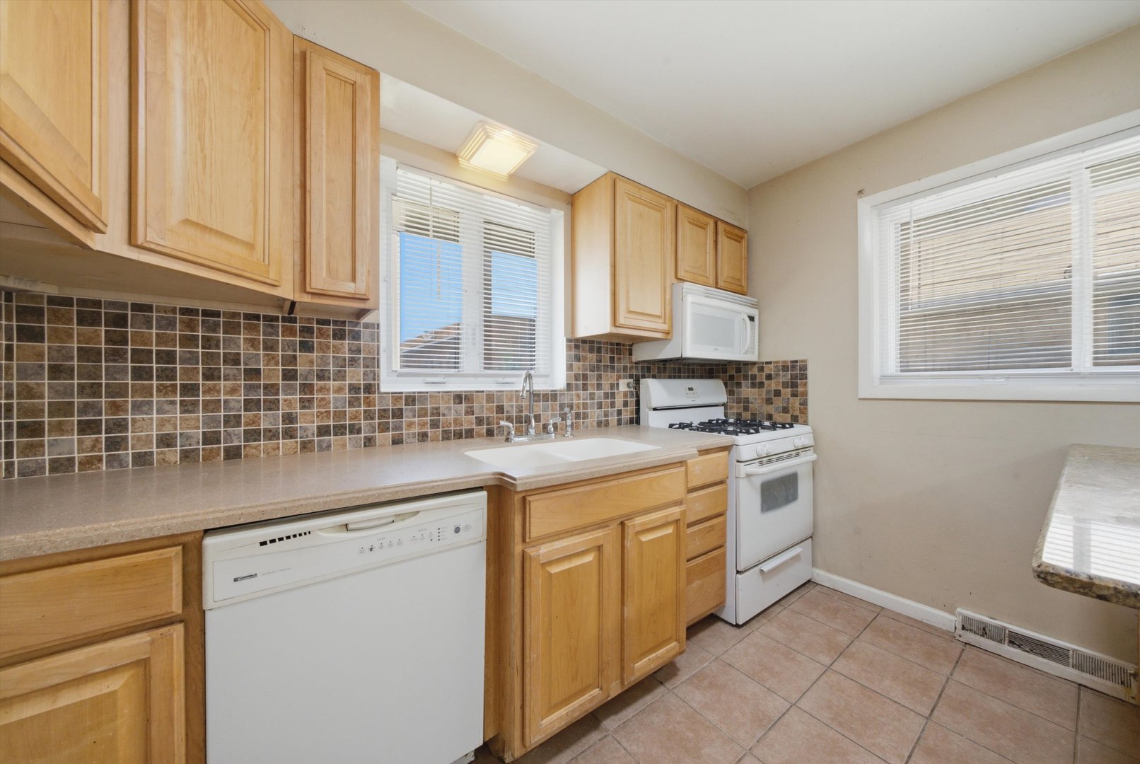 8404 45th Street Lyons, IL 60534 - Photo 12 of 26