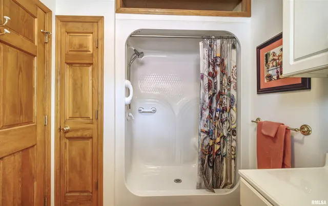 $82,500 | 500 4th Avenue North, Clinton, IA 52732