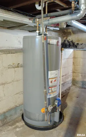 $82,500 | 500 4th Avenue North, Clinton, IA 52732