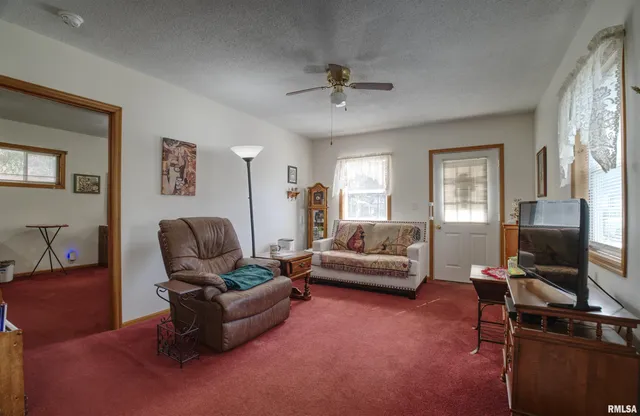 $82,500 | 500 4th Avenue North, Clinton, IA 52732