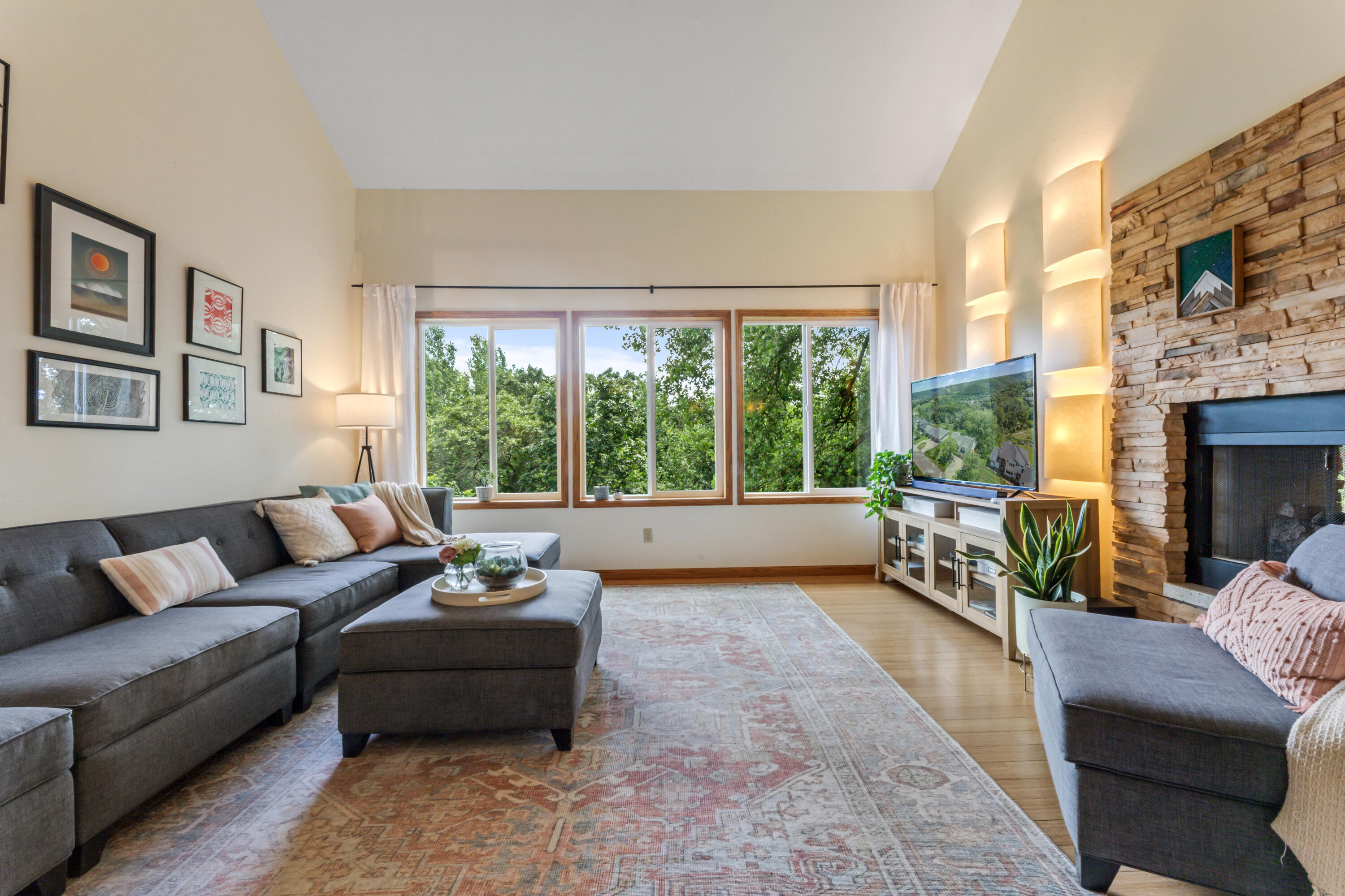 271 East Garvin Heights Road Winona, MN 55987 - Photo 11 of 54 11 living room