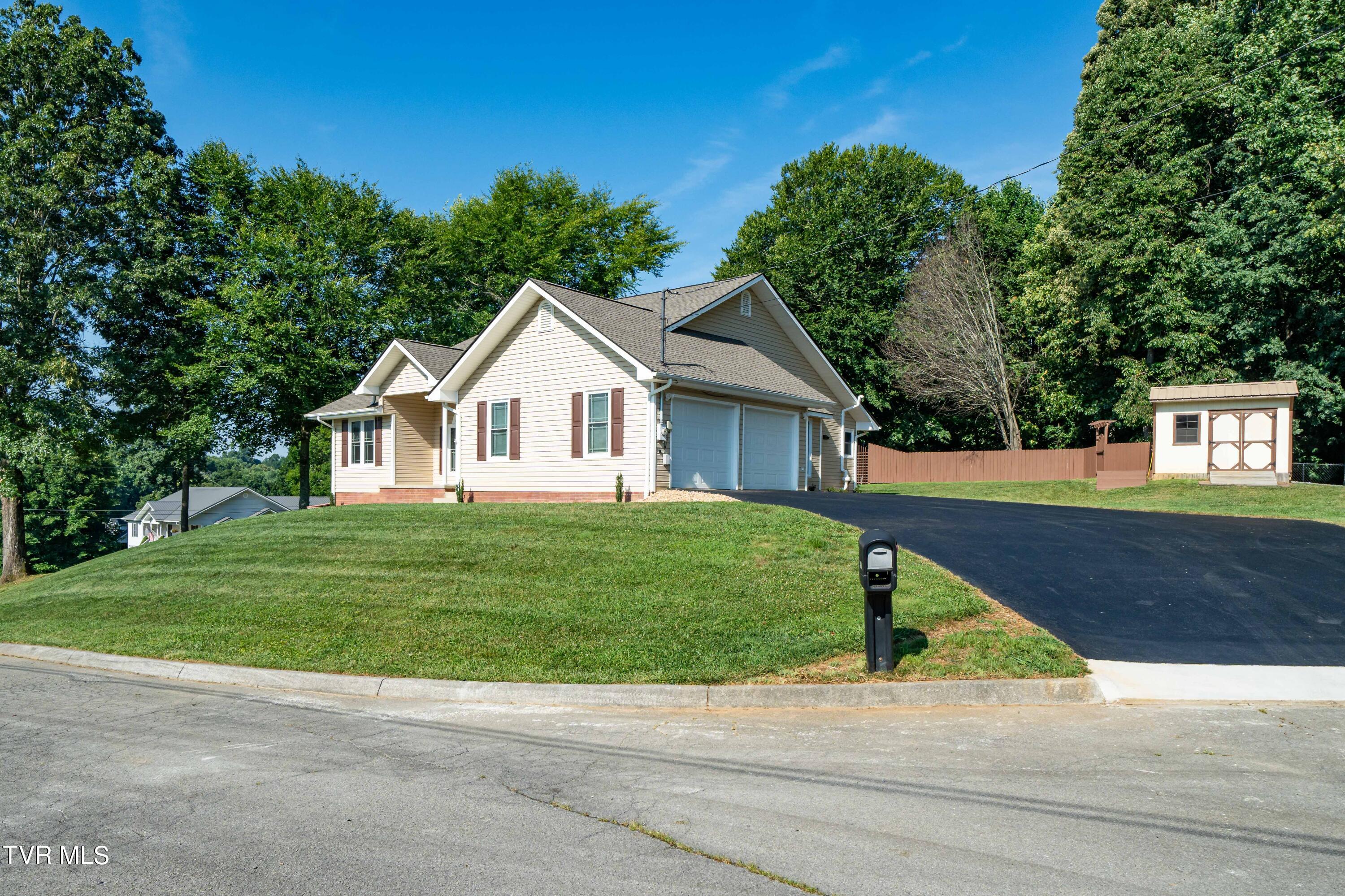 201 Reece Ct N (1 of 56)