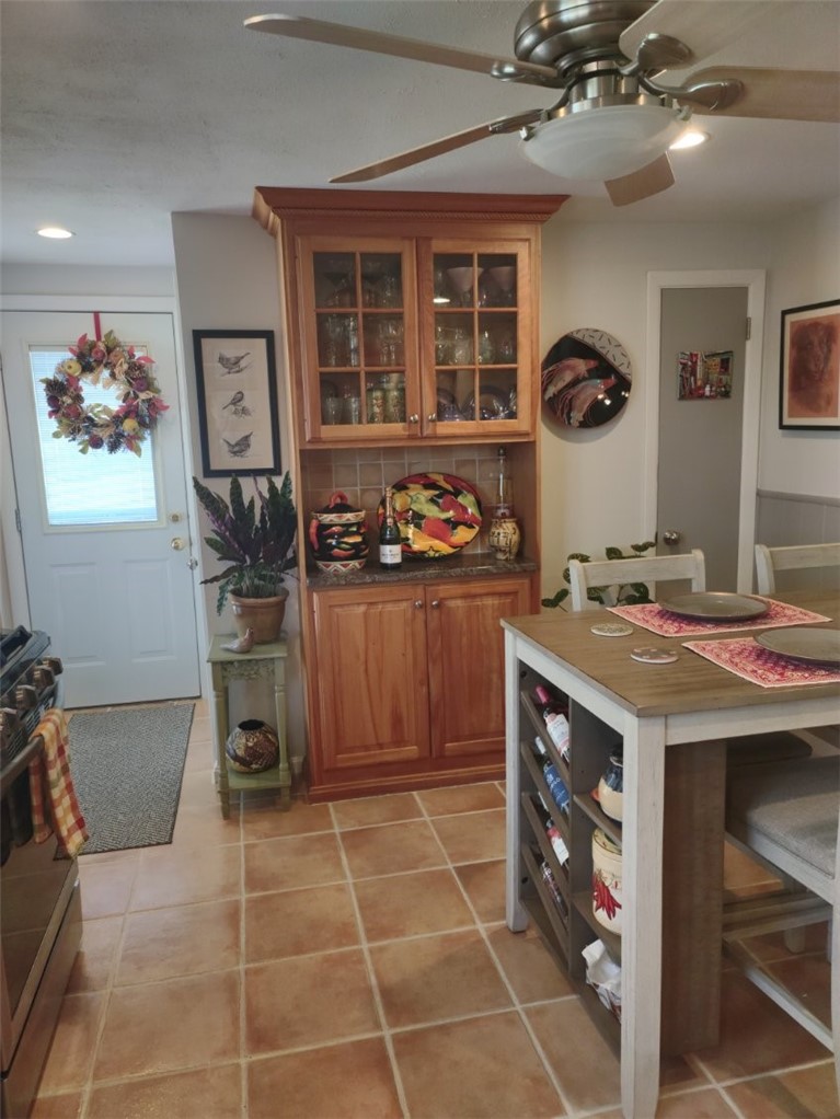 26 Potomac Road Warwick, RI 02888 - Photo 13 of 50