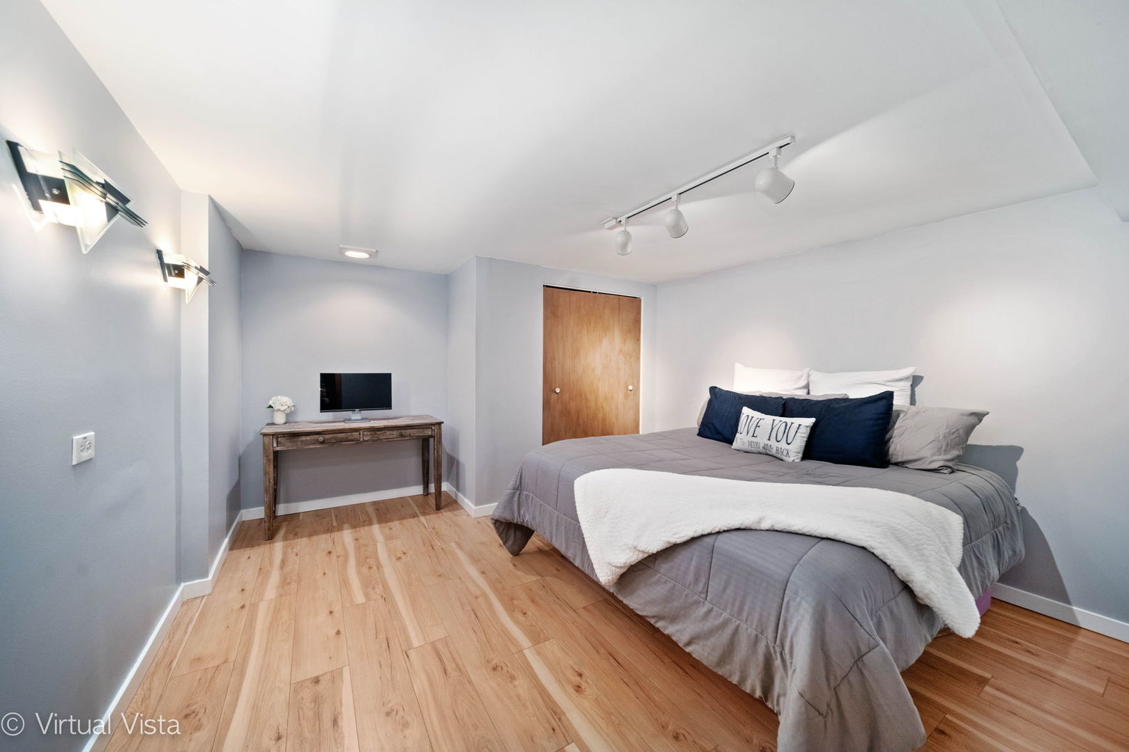 6367 Banburry Road, Unit 6367 Downers Grove, IL 60516 - Photo 14 of 20 a bedroom with a bed and a table