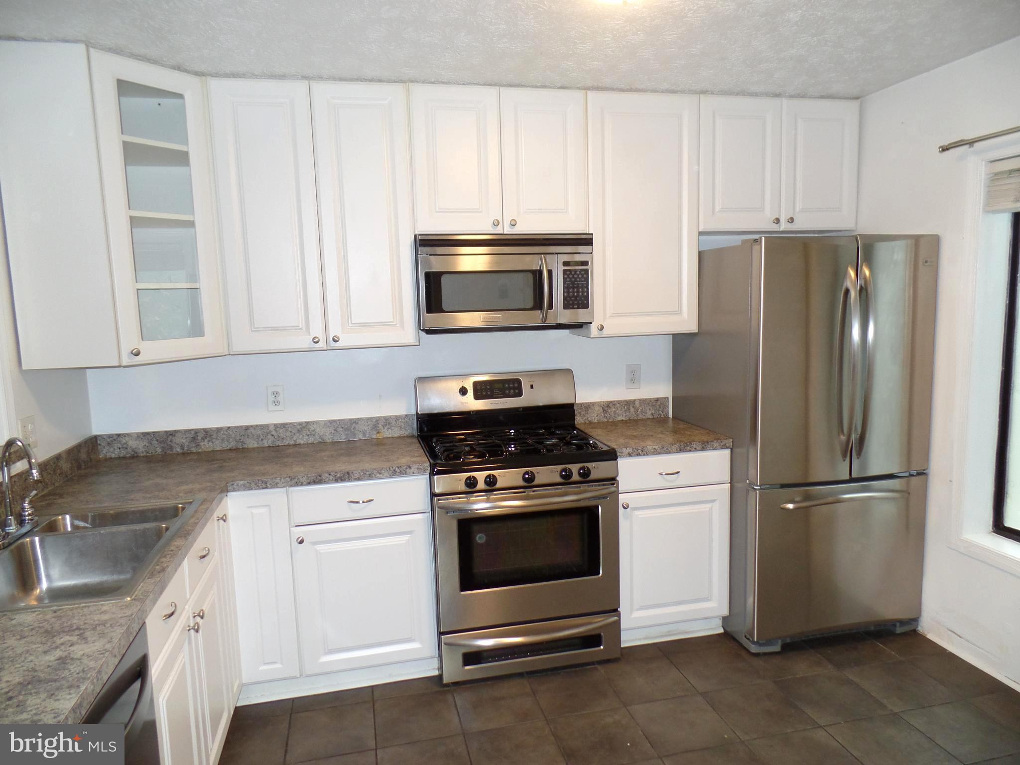 2224 Hunter's Run Drive Reston, VA 20191 - Photo 2 of 22 Gallery Image 2