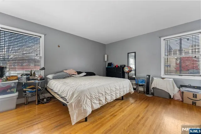 $679,900 | 32 Hayward Place, Wallington, NJ 07057