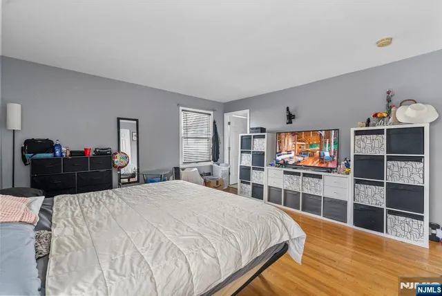 $679,900 | 32 Hayward Place, Wallington, NJ 07057