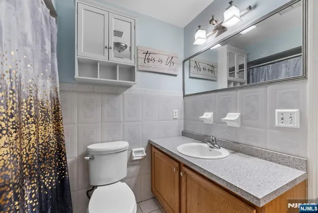 $679,900 | 32 Hayward Place, Wallington, NJ 07057