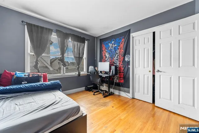 $679,900 | 32 Hayward Place, Wallington, NJ 07057