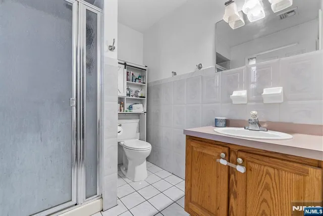 $679,900 | 32 Hayward Place, Wallington, NJ 07057