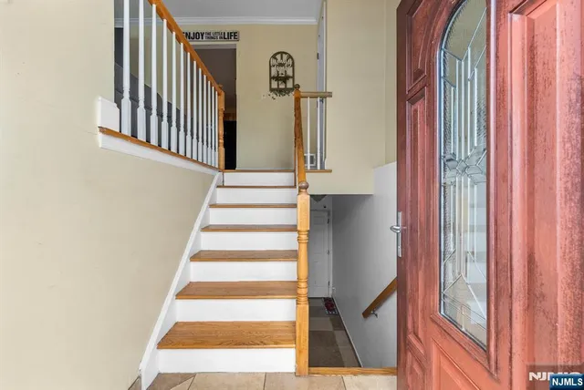 $679,900 | 32 Hayward Place, Wallington, NJ 07057