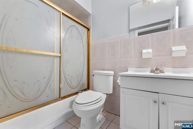 $679,900 | 32 Hayward Place, Wallington, NJ 07057