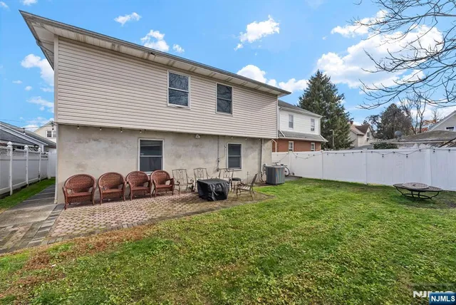 $679,900 | 32 Hayward Place, Wallington, NJ 07057