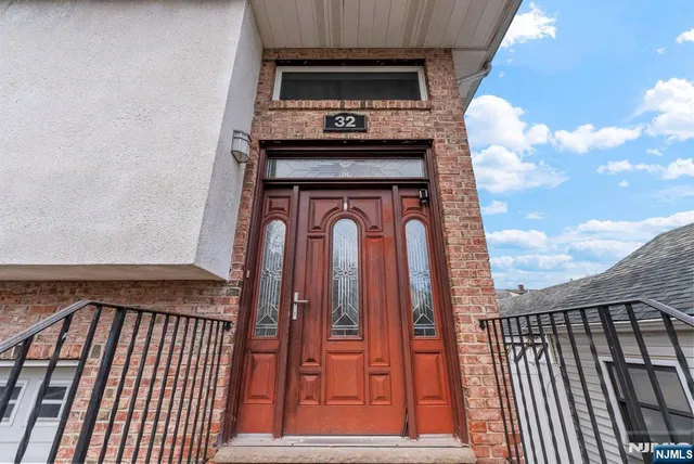 $679,900 | 32 Hayward Place, Wallington, NJ 07057