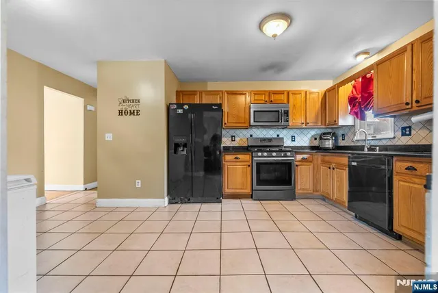 $679,900 | 32 Hayward Place, Wallington, NJ 07057